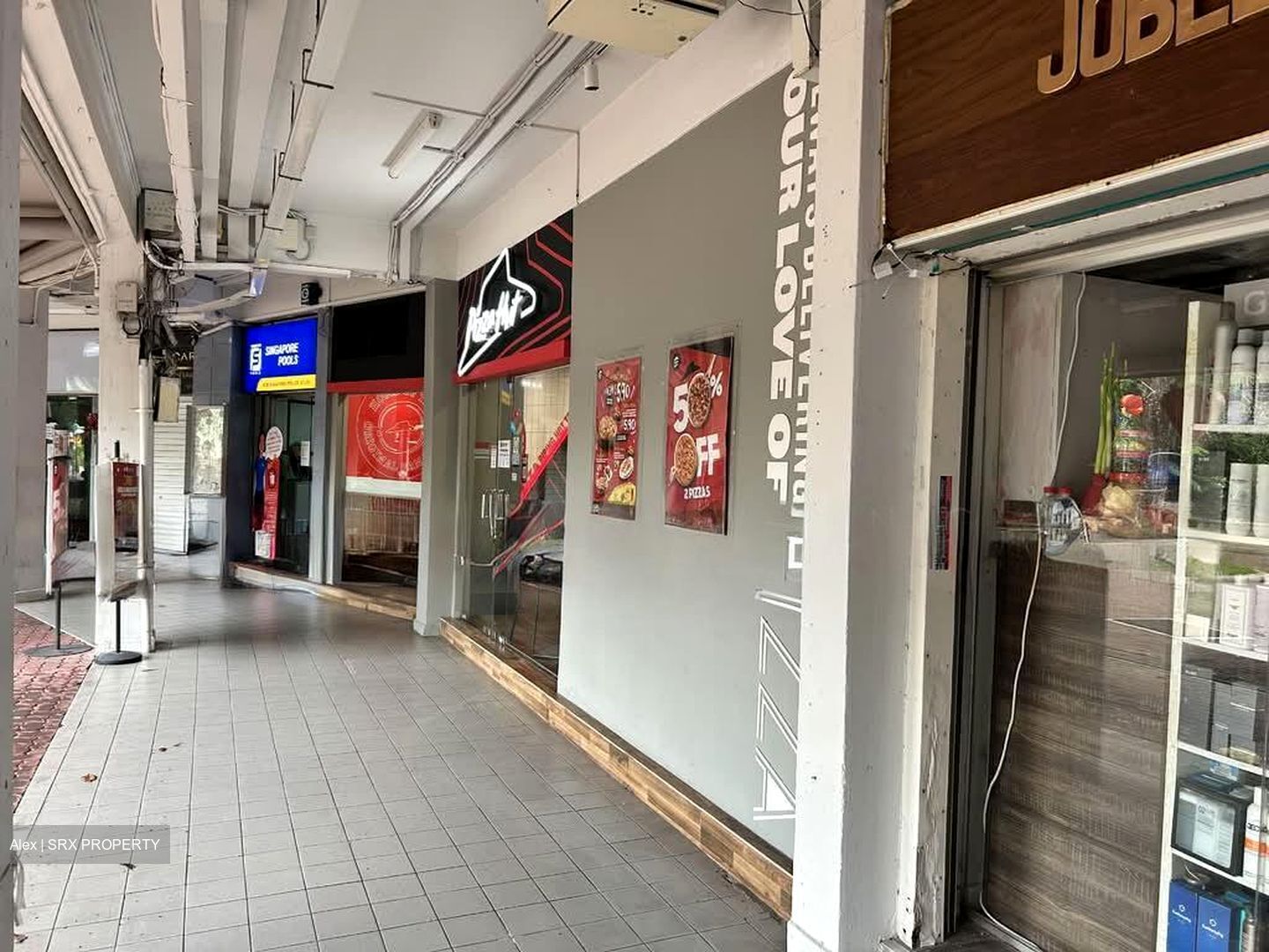 West Coast Drive (D5), Retail #582238771